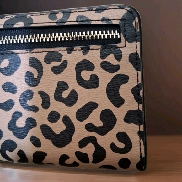 Kate Spade Darcy Large Slim Bifold Leopard Print Wallet - Picture 7 of 11